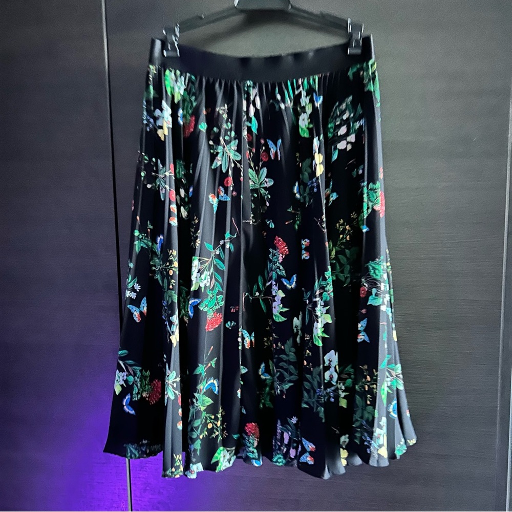 Floral pleated skirt